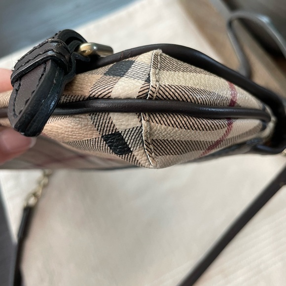 💯 authentic Burberry Haymarket crossbody - Picture 8 of 15